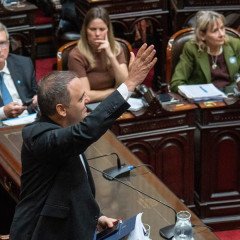 Adorni dijo que no piensa en renunciar