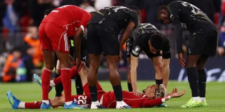 Hugo Ekitiké se lesionó en Liverpool 