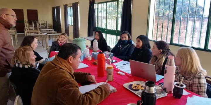 Red de asistencia a niños en La Caldera