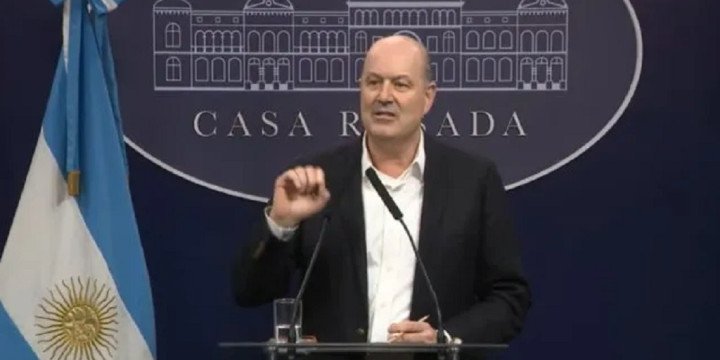 Sturzenegger defendió el proyecto de expropiaciones