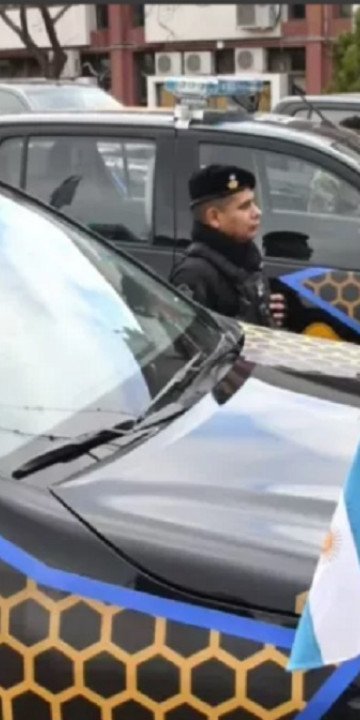 Nueva entrega de móviles policiales y viviendas en Capital