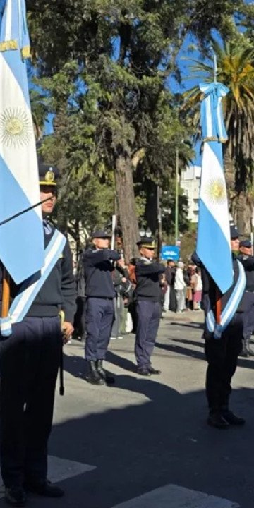 Cadetes y aspirantes de la Policía juraron fidelidad a la bandera