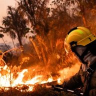 Violentos incendios arrasan Francia