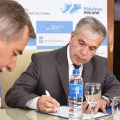 La obra social militar redobla presión