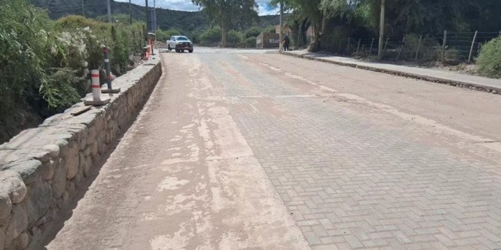 Pavimentación en el acceso a Seclantás
