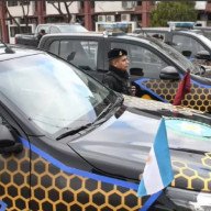 Nueva entrega de móviles policiales y viviendas en Capital