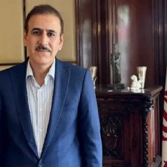 Irán: máximo diplomático abandonó el país