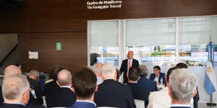 El Gobierno concesionó la Hidrovía
