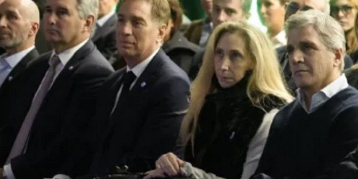 Karina encabeza reunión de mesa política