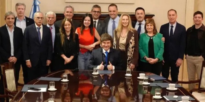 Javier Milei enfrenta una crisis de gabinete