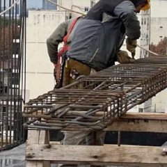 Los salarios formales cayeron 7,9%