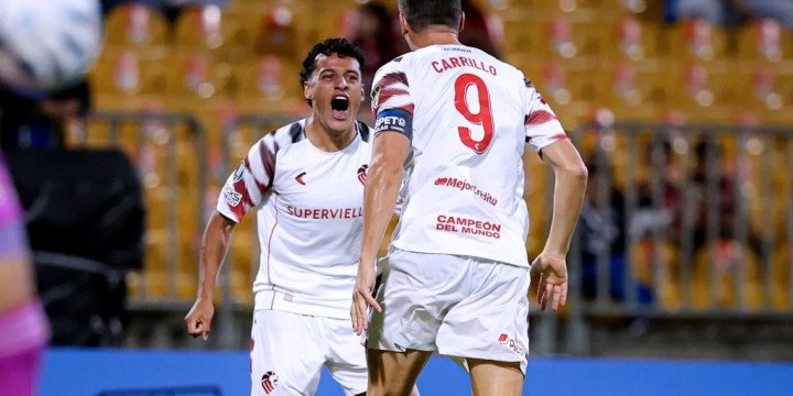 Estudiantes empató con Independiente