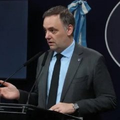 Adorni brindará una conferencia de prensa