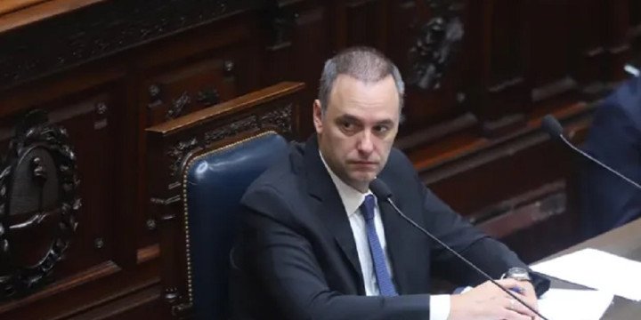 Así vive el Gobierno la salida de Adorni