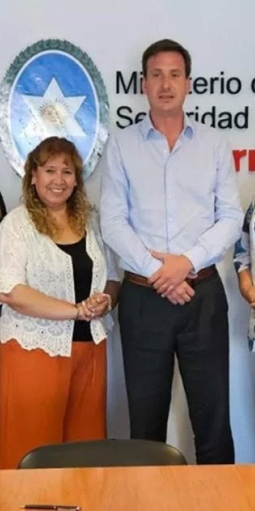 Convenio para que Policías aprendan Inglés