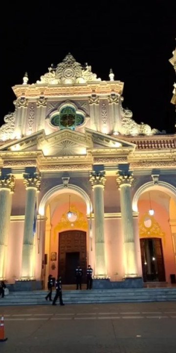 Renovaron la iluminación de la Catedral Basílica