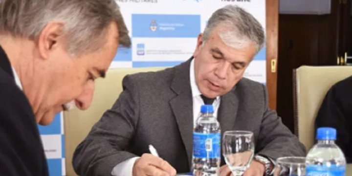 La obra social militar redobla presión