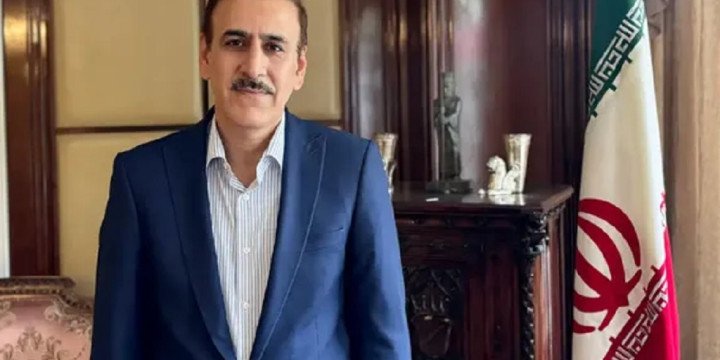 Irán: máximo diplomático abandonó el país