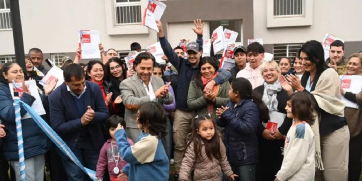 Sáenz entregó 48 nuevos departamentos