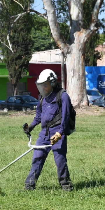 Limpiaron el parque del Monumento 20 de Febrero