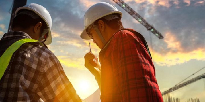 Los salarios formales cayeron 2%