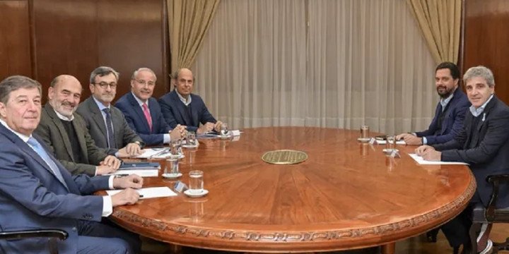 Caputo mantuvo una reunión con la UIA