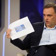 El mundial no tapó el escándalo de Adorni