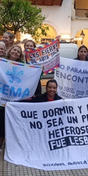 En medio de la lluvia se realizó en Salta la marcha por el 8M