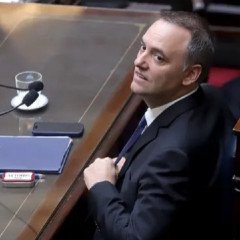 Piden peritar el teléfono del contratista