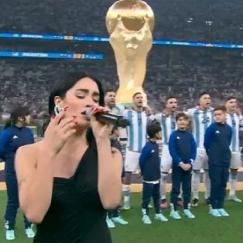 Piden que Lali vuelva a cantar el himno