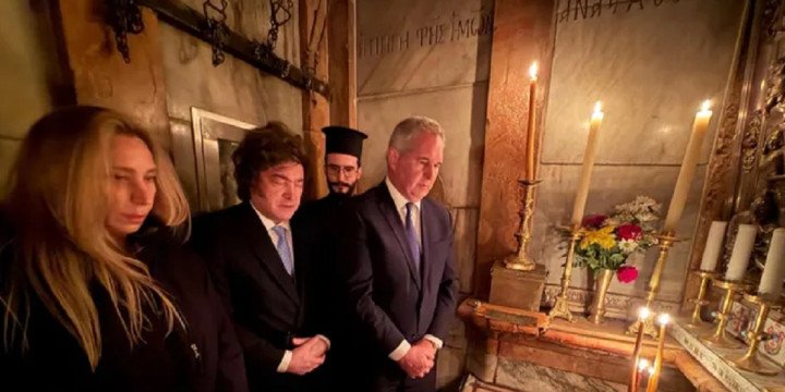  Javier Milei homenajeó al papa Francisco