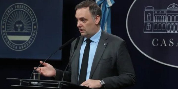 Adorni sobre la renuncia de Lavagna