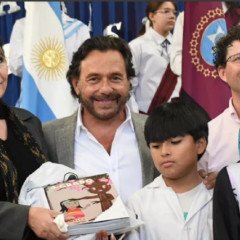 Sáenz inició la distribución de kits y manuales escolares en toda la provincia