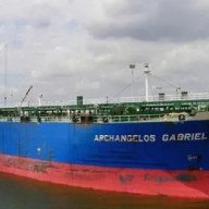 Petroleros desvían su ruta en el Mar Rojo