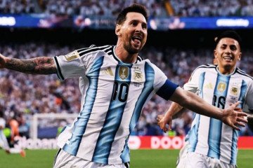 En su debut mundialista, Argentina goleó a Argelia 3 a 0