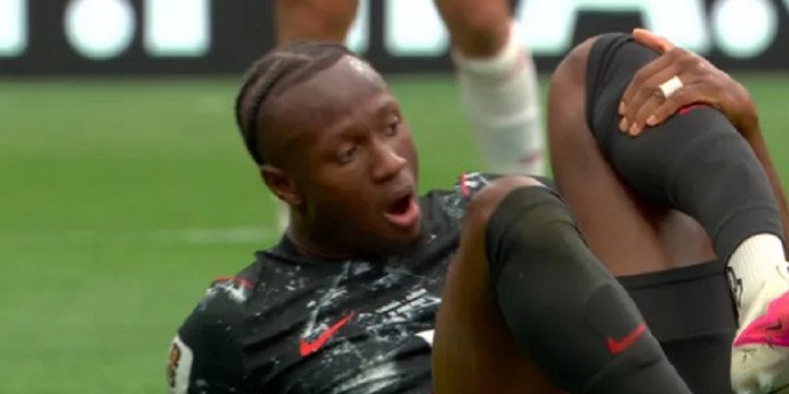 Impactante lesión del canadiense Ismaël Koné