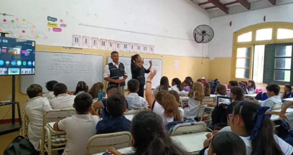 Alumnos se capacitaron sobre bullying y grooming