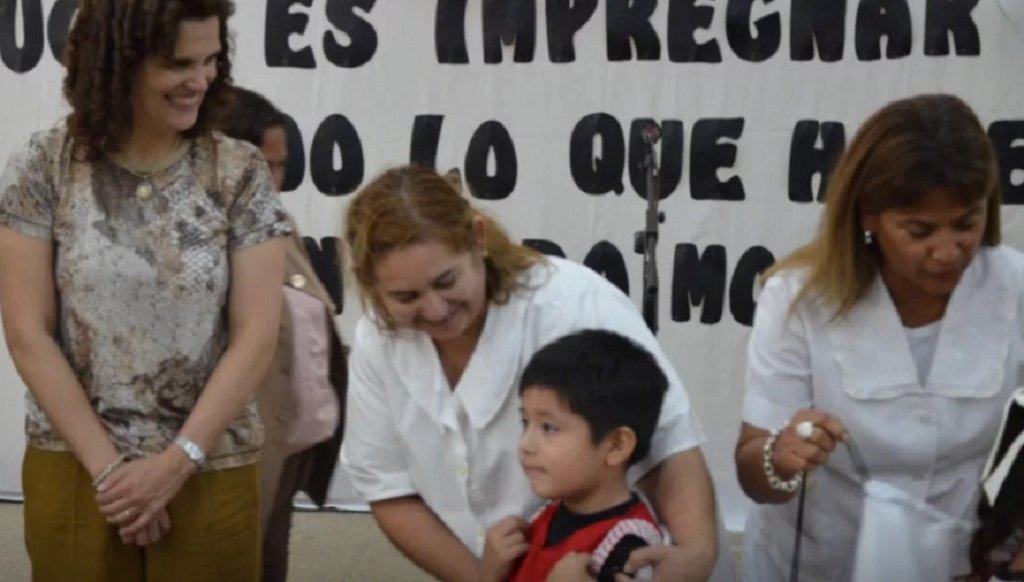 Continúa la entrega de más de 15 mil kits escolares en el interior provincial