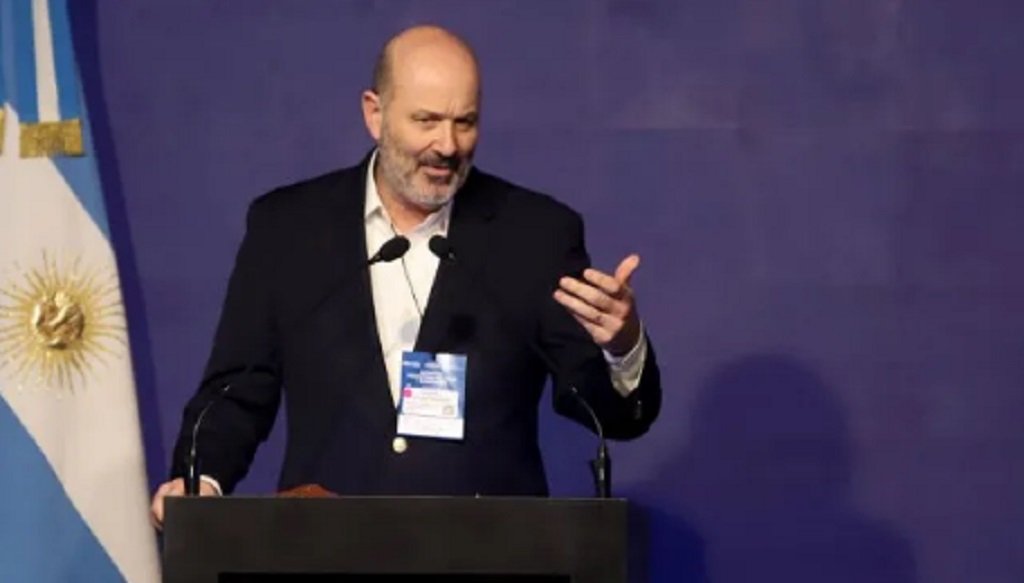 Sturzenegger justificó despidos del SMN