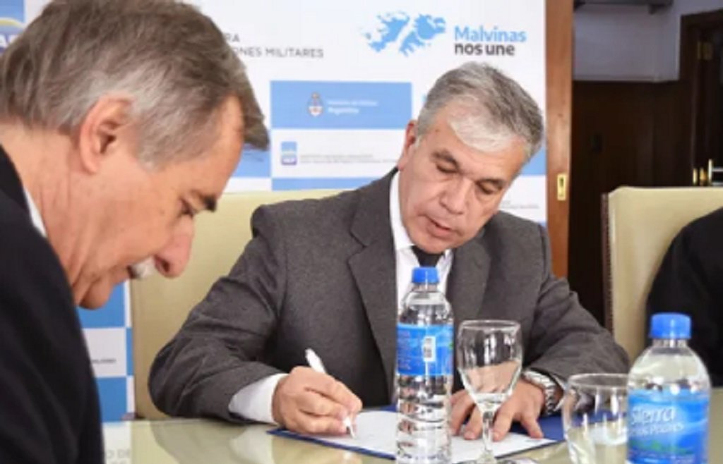 La obra social militar redobla presión