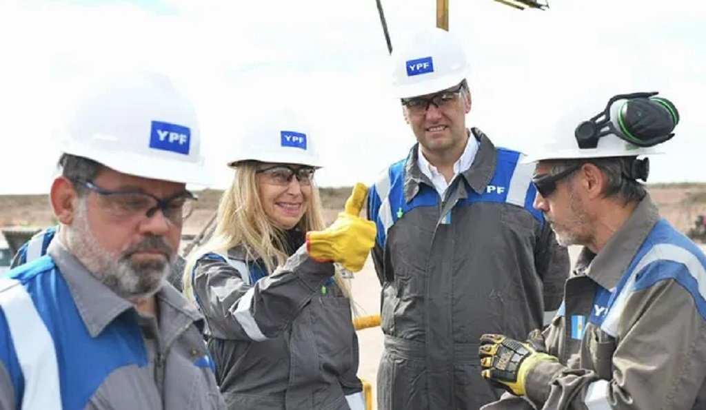 Karina Milei y Manuel Adorni en Vaca Muerta