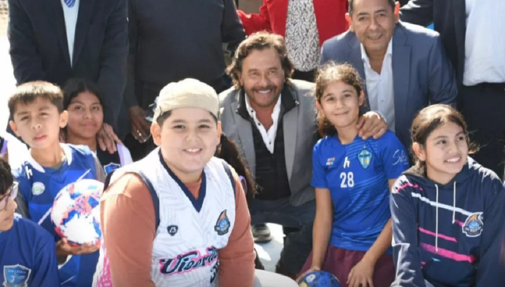 Sáenz inauguró un nuevo playón deportivo en Coronel Moldes