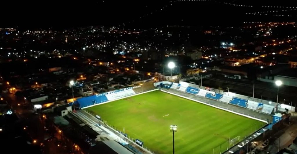 Juventud Antoniana estrena su nueva iluminación 