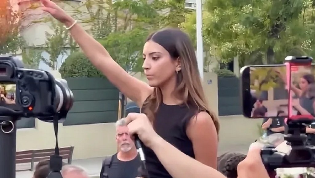 España: activista realizó saludo nazi