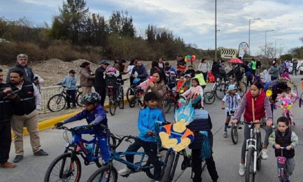 Gran Bicicleteada del Milagro y la Familia