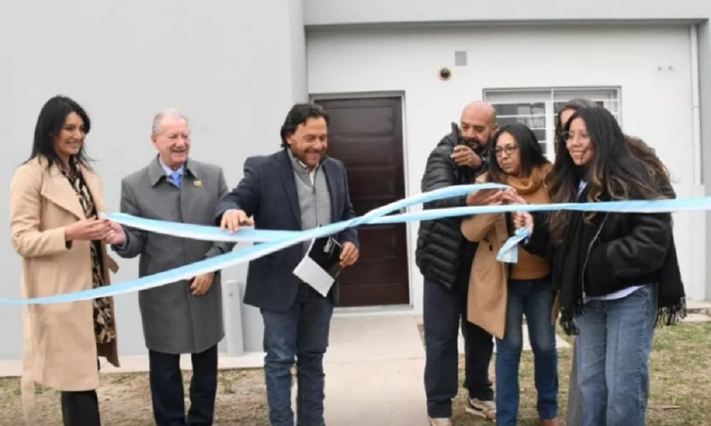 Sáenz entregó 138 viviendas en Capital