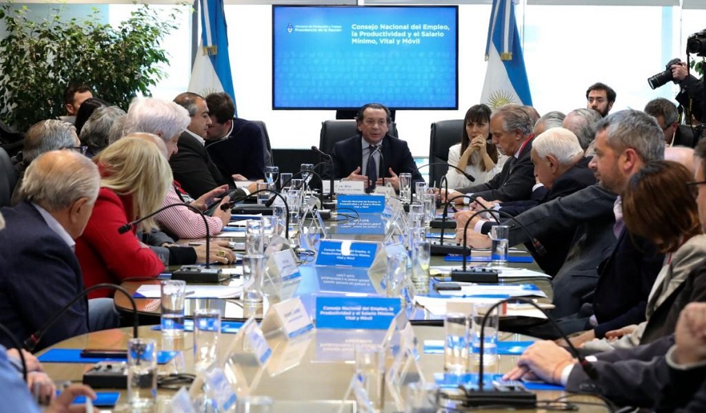El Gobierno oficializó aumentos para empleados estatales