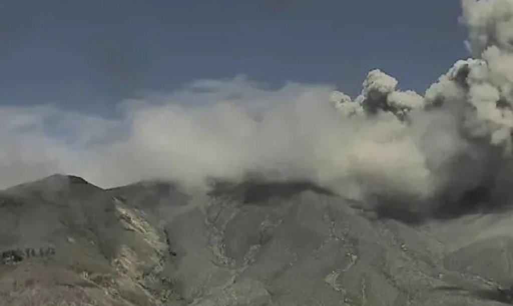 Volcán Puracé volvió a emitir ceniza