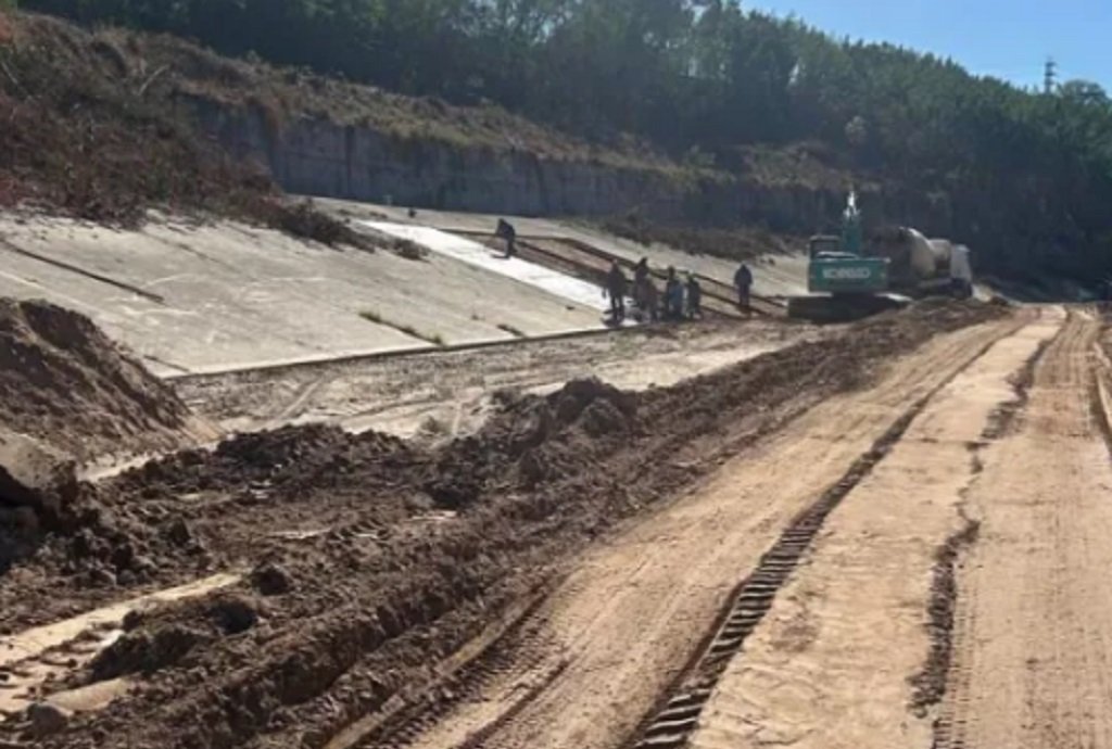 Tartagal: reparación del canal del río
