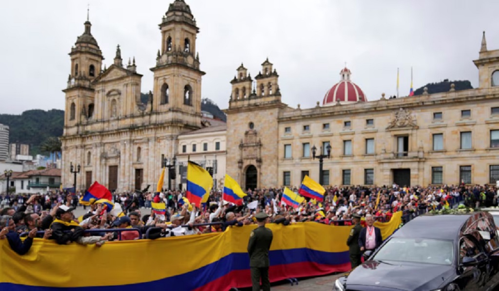 Colombianos despidieron al senador Uribe